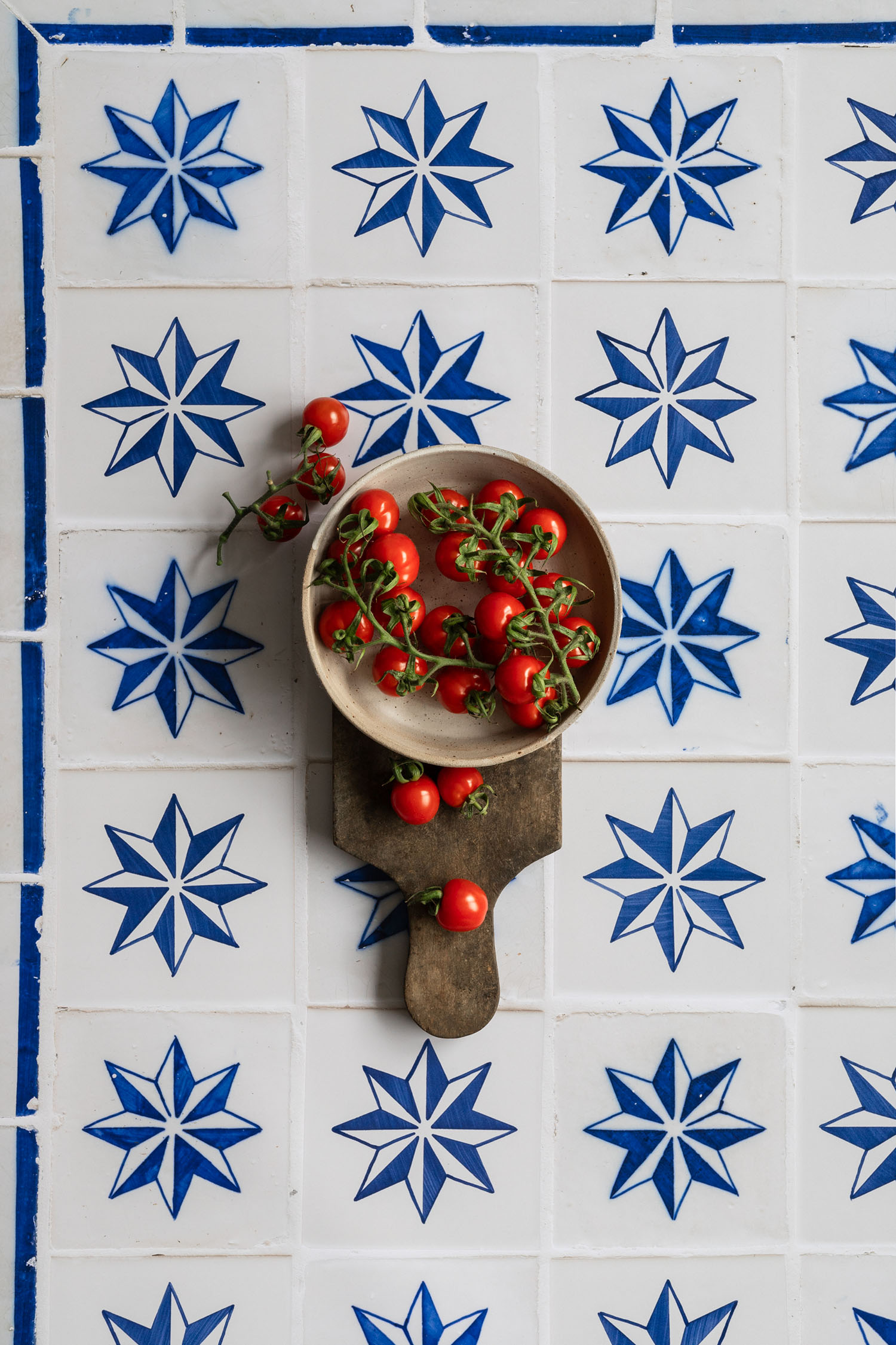 White tile photography backdrop with blue stars printed on vinyl