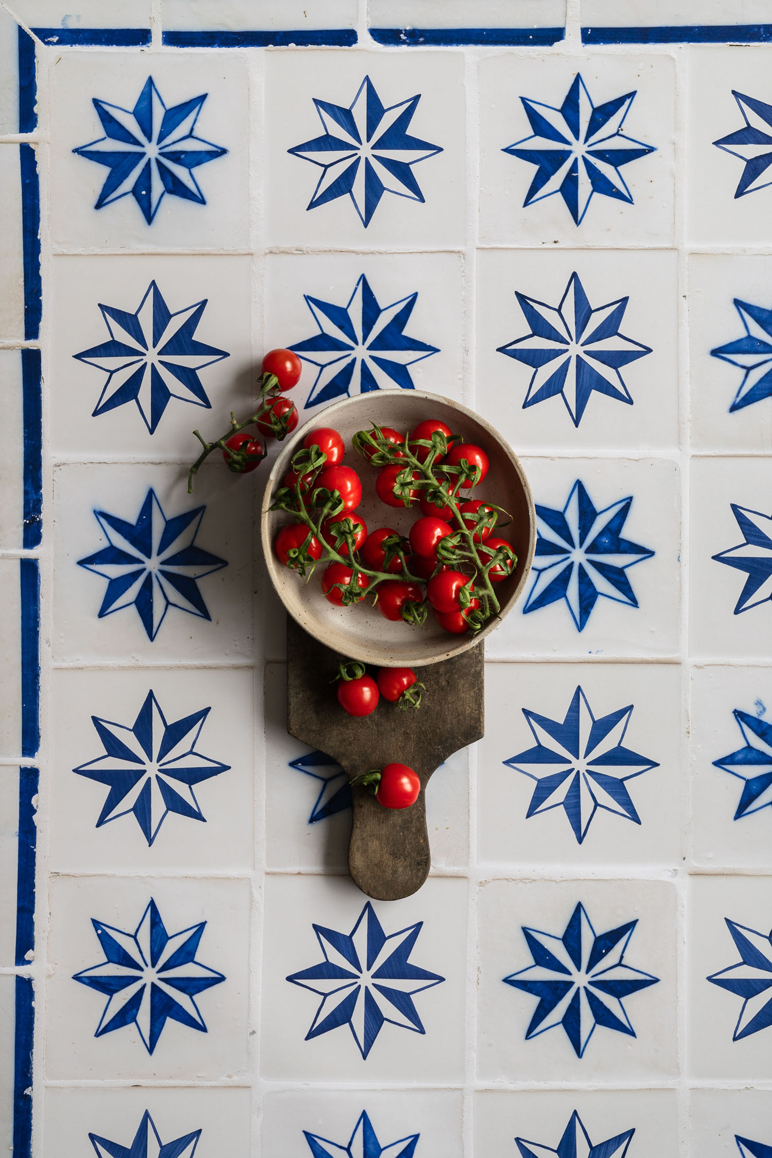 White tile photography backdrop with blue stars printed on vinyl